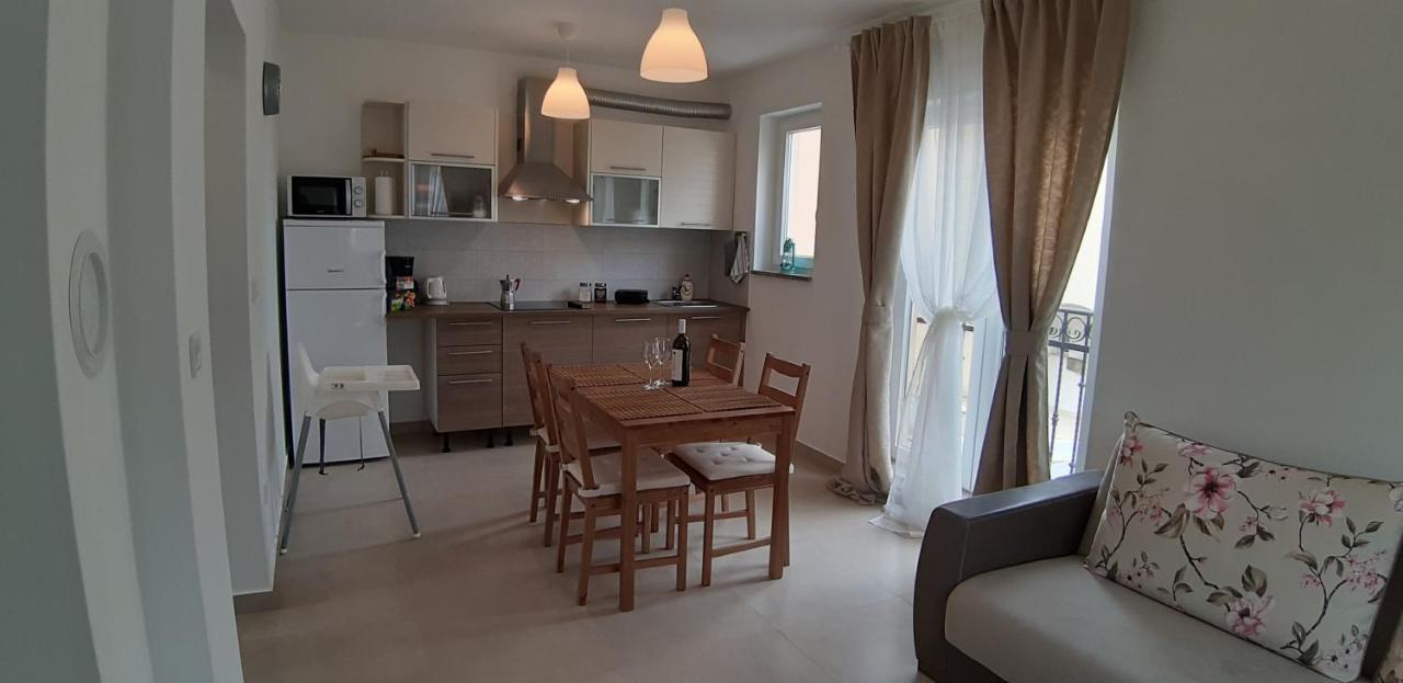 Apartments Leondori Krk Town Exterior photo
