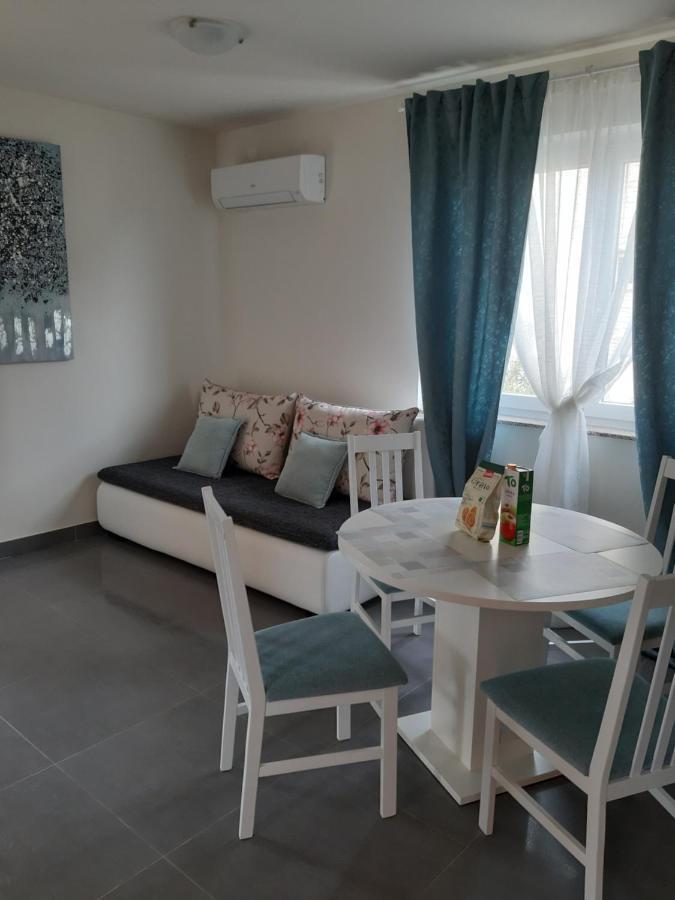 Apartments Leondori Krk Town Exterior photo